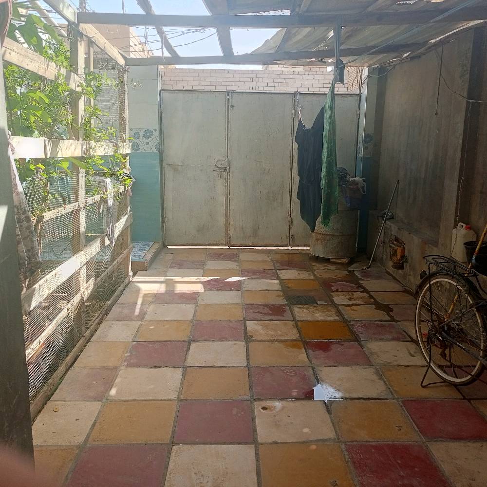 بيت للبيع مساحة 125 متر طابقين و غرفتين و صب و مكشوفتين و كراج للسيارة و حديقة و صحيات داخلية و خارجية و استقبال و صالتين السعر 55 مليون وبي مجال للطيبين الموقع قرب مسجد السهلة المعضم شارع معمل الدبس او منطقة السهيلية و يرهم مراوس في حي ميسان او قرب سكلة الكرعاوي الرقم ***********