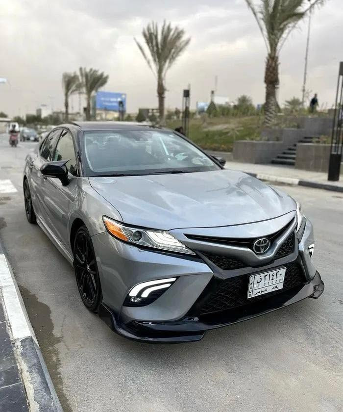 🚗 للبيع: تويوتا كامري XSE موديل 2020 (وارد أمريكي) ممتازة وجاهزة للاستخدام فوراً.

📌 المواصفات الأساسية:

 الموديل: 2020

 الفئة: XSE (أعلى فئة رياضية)

 

 المحرك: 2.500 (4اسلندر )

 الوارد: أمريكي

حادث السياره جاملغ خلفي فقط 

🌟 أبرز المميزات والتقنيات:

 فتحة سقف (بانوراما) تضفي لمسة فخامة.

 شاشة عرض كبيرة تدعم Apple CarPlay و Android Auto مع نظام صوتي متطور.

 رادارات أمامية وخلفية، نظام تنبيه مغادرة المسار، ونظام الرادار التفاعلي (رادار شحط).

 نظام مراقبة النقاط العمياء في المرايا الجانبية.

 عجلات (ويلات) ألمنيوم رياضية مقاس 19 إنش بلونين مميزين.

 إضاءة LED أمامية وخلفية بتصميم هجومي رائع.

 تشغيل ذكي (بصمة) مع دخول ذكي لجميع الأبواب.

 أنظمة قيادة متعددة (Eco / Normal / Sport) لتناسب كل الأجواء. 

رقم السياره بغداد 

السياره ماشيه 56000ml

المكان بغداد حي الجامعه

السعر 21.000$ وبيه مجال

للاستفسار***********او ***********
