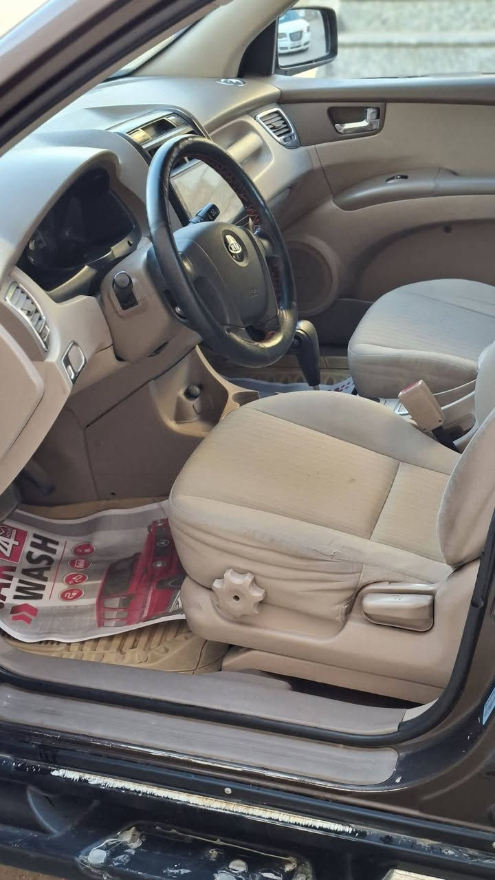 السلام عليكم سياره سبورتج مويل  ٢٠٠٩ بغداد مكينه ٢٠٠٠ دوش تبريد تبريد شغ٦رال بيه ٣قطع صبغ كلير كير مكينه كفاله عامه هاذا رقمي *********** عنوان كربلاء اتصلوا بخير وتدلل السعر مناسب
