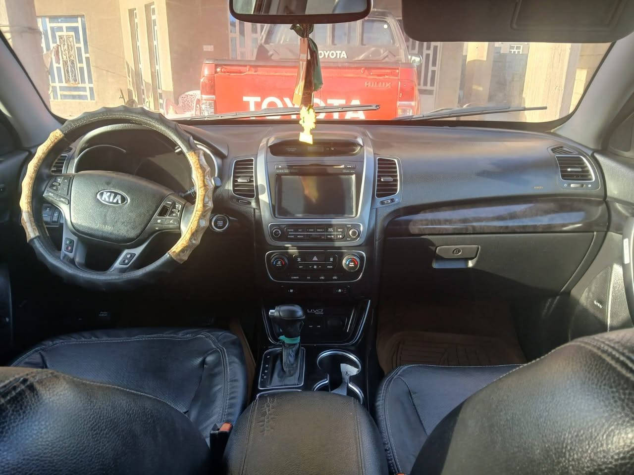 سورنتو موديل ٢٠١٥ وارد أمريكي حادث بسيط جنطه ٦ سلندر مكينه مفتوحه تجفيت حديث تبريد تختم تاير بانورما صدر جديد السعر ١٥٠ ورقه***********
