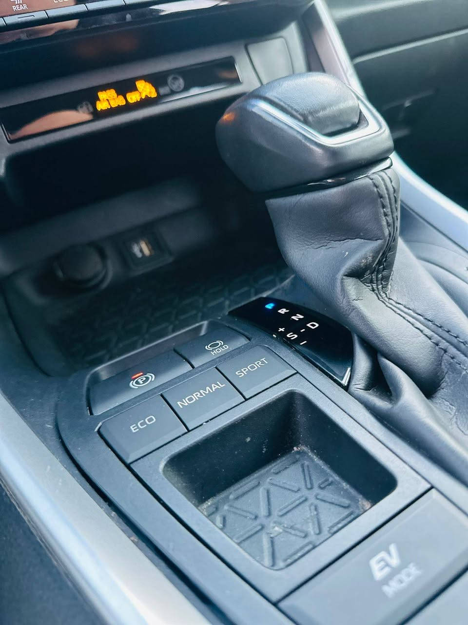 راف فور هايبرد 2024
رقم بغداد قبل 3 ايام رقمته
صور الحادث بلمنشور 
جاملغ الامامي بدايه صبغ والباقي بارد 
باب خلفي يمين مصبوغ من اجت 
البنيد الله شاهد مابدله بس ابو سونار يكلي شعجب ضربته بلوجه والبنيد مابي شي مع العلم البراغي مالته مامفتوحه ابد
بدون ايرباك 
فئه السياره SE
بصمه 
شاشه كبيره 
تحديد مسار 
مثبت سرعه 
3 انظمه قياده 
اشاره بلمرايات 
مرايات شفط 
صندوق كهرباء 
محرك 2500
ماشيه 75 الف 
للاستفسار ***********
