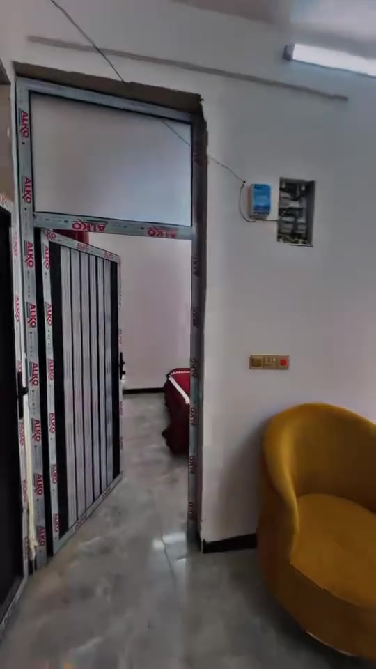 شقة مؤثثة خلف جامعة الفارابي، في الطابق الأول، تتكون من:

 • غرفة
 • صالة
 • خدمات
مناسبة للطلاب أو الموظفين.
السعر: 450

للتواصل ***********
