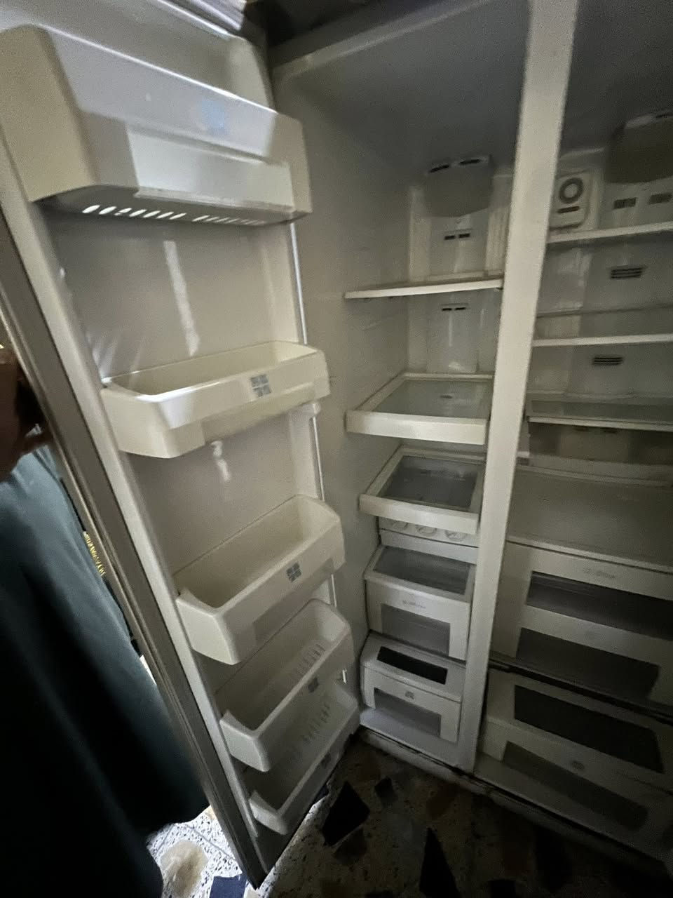 ثلاجة بابين حجم كبير امريكي مال باله ابيع هل موجود تشتغل ما كو تبريد سعرها ٢٥٠ مكاني بغداد مدينة الصدر موجود توصيل داخل بغداد 
***********
