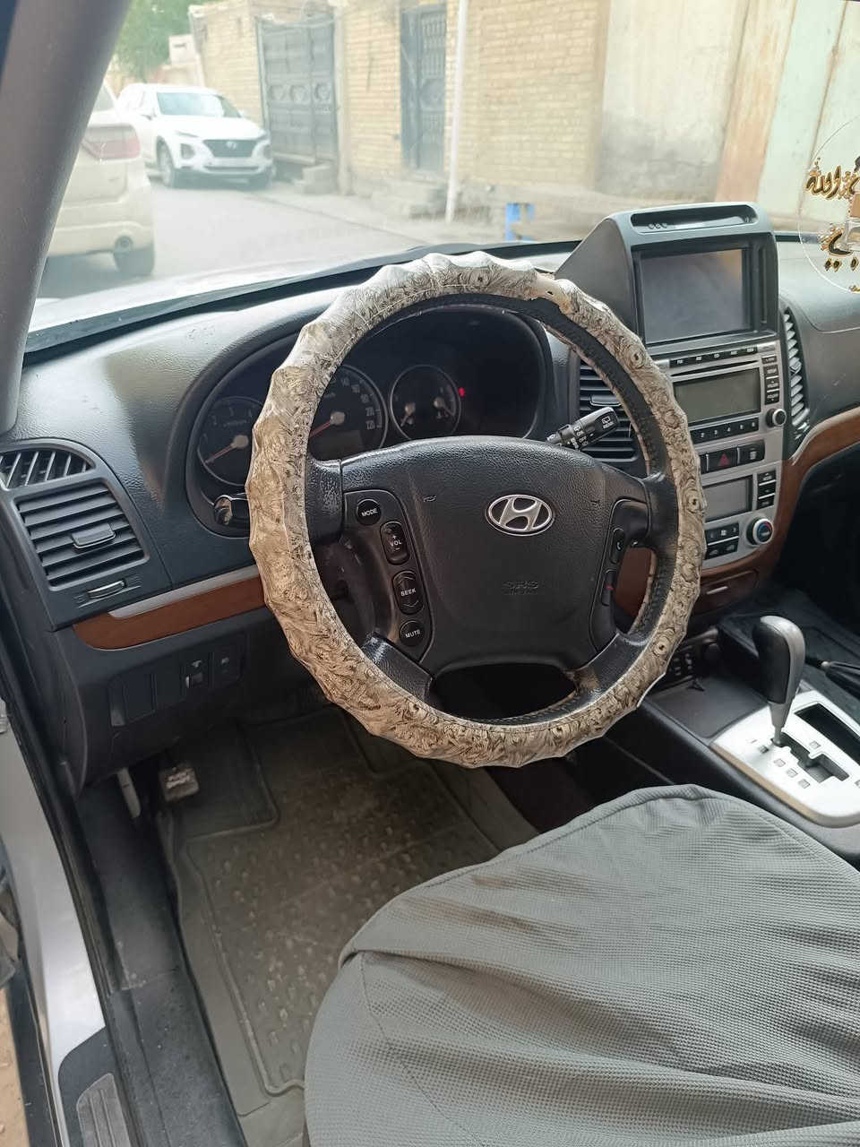 السلام عليكم سنتافي دخول جديد كاز كاز     سياره 2010 جاهزه للخير متوم ارقام وسنويه  عله الشاصي (كصه جنطه)شغل فول  السياره احلئ من الصور بهواي فول فتحه داخل جلد
السعر 45 ناصريه
***********
