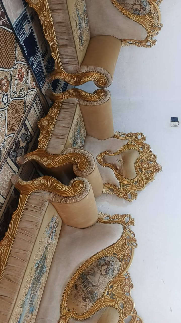 تخم 10مقاعد ملكي جديد كلش اي ضررمابي نضيف جد سعره 375وبي مجال يوجد توصيل داخل كربلاء ***********
