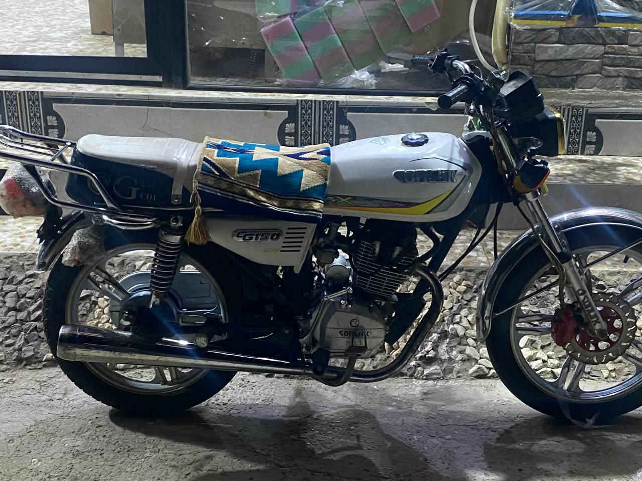 اسلام عليكم سافن للبيع دراجه نضيفه موديل 2023 مكان بابل محاويل سعر 550.000تصال ع رقم***********
