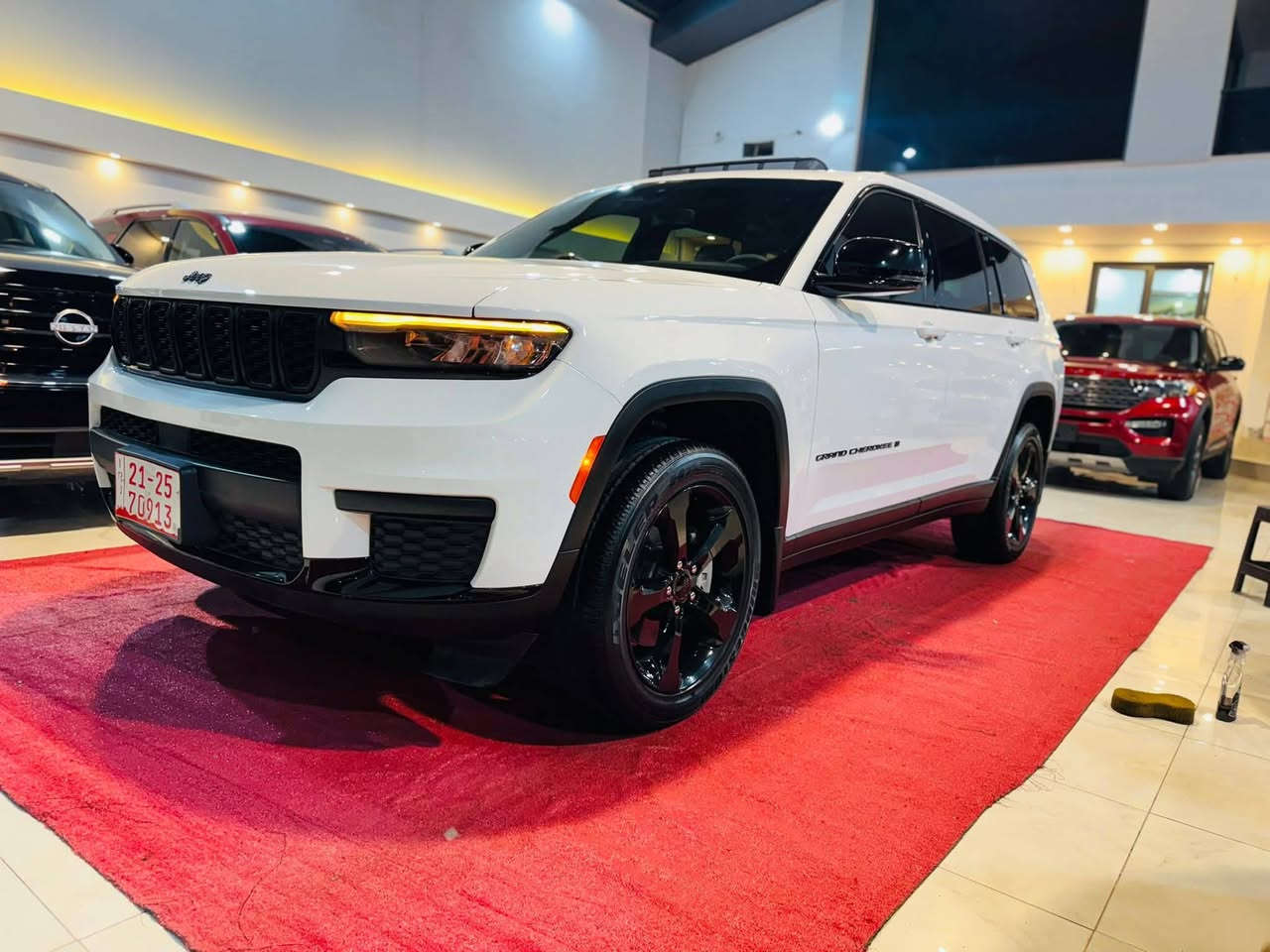 2023 JEEP GRAND CHEROKEE,
مواصفات لاريدو بلاك توب 
موديل 2023
حجم المحرك V6(3.6L)
السعر 285$ بيها مجال

عداد المسافة19الف مايل 

عدد المقاعد 7 راكب

للون ابيض
الضرر كما موضح بالصورة 

المواصفات :  لاريدو  بلاك توب 
بصمة تشغيل
تشغيل عن بعد 
بصمة ابواب
رادار امامي (تحديد مسار)
رادار جانبي (نقاط عمياء)
رادار خلفي (تحذير من الاصطدام)
شفتات+تحكمات استيرن 
كشنات  جلد شامو 
صندوق كهربائي 
تبريد مركزي 
تحكم وضعيات القيادة Drive modes 
شاشة دشبول ديجيتال
كير ماوس
شاشة كبيرة لمس+ كاميرا
أوتو ستارت Auto Start
اوتو ستوب Auto Stop
أوتو هولد Auto Hold
منافذ USB+AUX
مانع انزلاق+ABS
وبقية المواصفات المعروفة
العنوان كركوك شارع المعارض

معرض هشام الحمداني لتجارة السيارات

للاستفسار ☎️☎️

***********

‭0773 051 3296‬

***********
