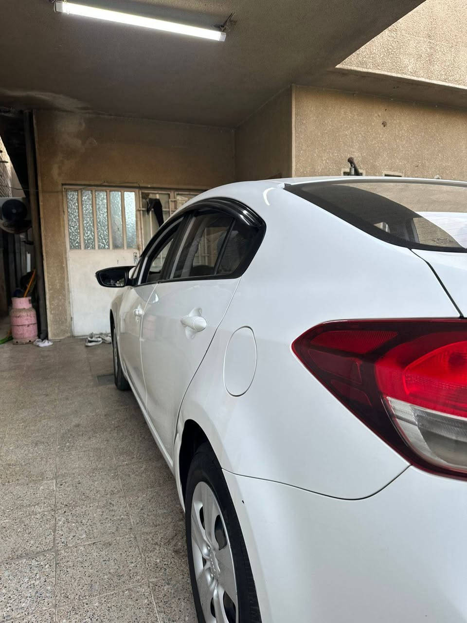 السلام عليكم
سيراتو 2017 خليجي1600
السعر ١٣٣  بيها مجال بسيط 
 
 سيارة مكفوله من الصبغ والضربه بيها طخه بسيطه موضحه بالصور 
كفاله عامه تبريد صدر داخل تخم تاير جديد ماشيه 33 الف حقيقي شرط الفحص سيارة اخت الزيرو 
سيارة جاهزة من كل شي ما تصرف عليهة ربع 
للتواصل *********** موجود واتساب
