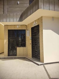 بيت للبيع مساحه 300 م قرب السايدين مال الجمعيه بناء جديد درجه اولى سعر...