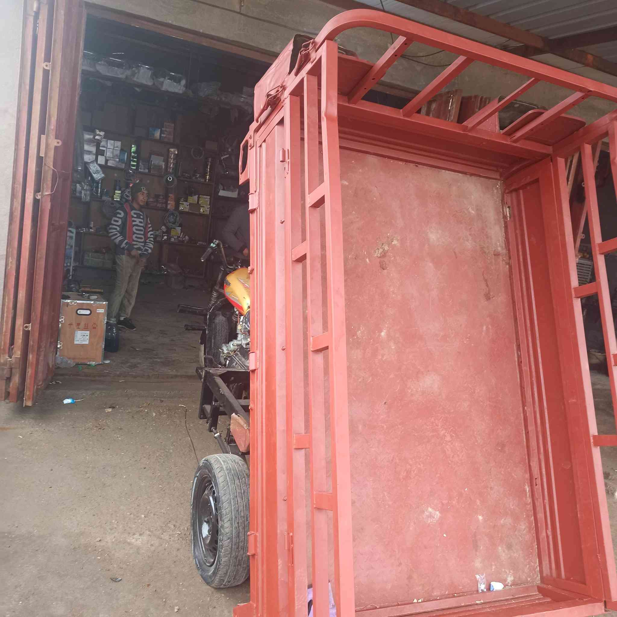 السلام عليكم ستوته لبيع موديل 15 حلوه ونضيفه  اوراق اصولي لمكان بابل الحمزه الغربي  سعر 650 وبيه مجال  ***********
