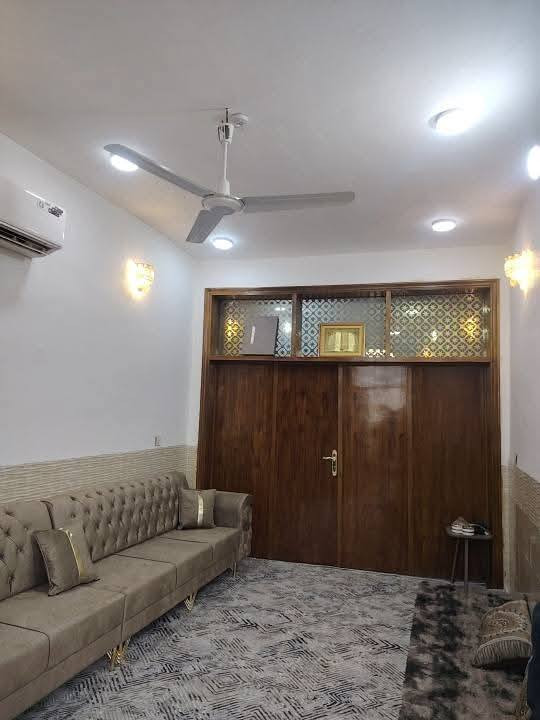 يعلن مكتب النور عامود 262مباشر ع الشارع مقابل قريت الغدير
مساحه 130 معا الاثاث
 بسعر 52 وبي مجال
***********

الاثاث المتبقي 
تخم استقبال/تخم صاله/كاونتر مطبخ/ سبالت ثنين/ غرفه نوم كامله/ فرشات ارضيه/ وثلاجه ومجمده / كيزر تانكي البيت مثل ماتشوفه تاخذه 

✅ مشمول بقرار التطويب بيت بناه طابوك صب كونريت بناه جناي 
#مكتب_النجف_للعقار
موقع /نجف 🏡
مقابيل قريت الغدير 

البناء 🏡 
غرفه  2/صاله/مطبخ /  صحيات2/داخل وخارج /وستقبال 
بناء مرتب/ اساس + سقف كونكريت + طابوك

*********** واتساب وتصال 

ألخدمات 🏡 
ماء/كهرباء/مدارس/سوق/تبليط/لحد الباب
