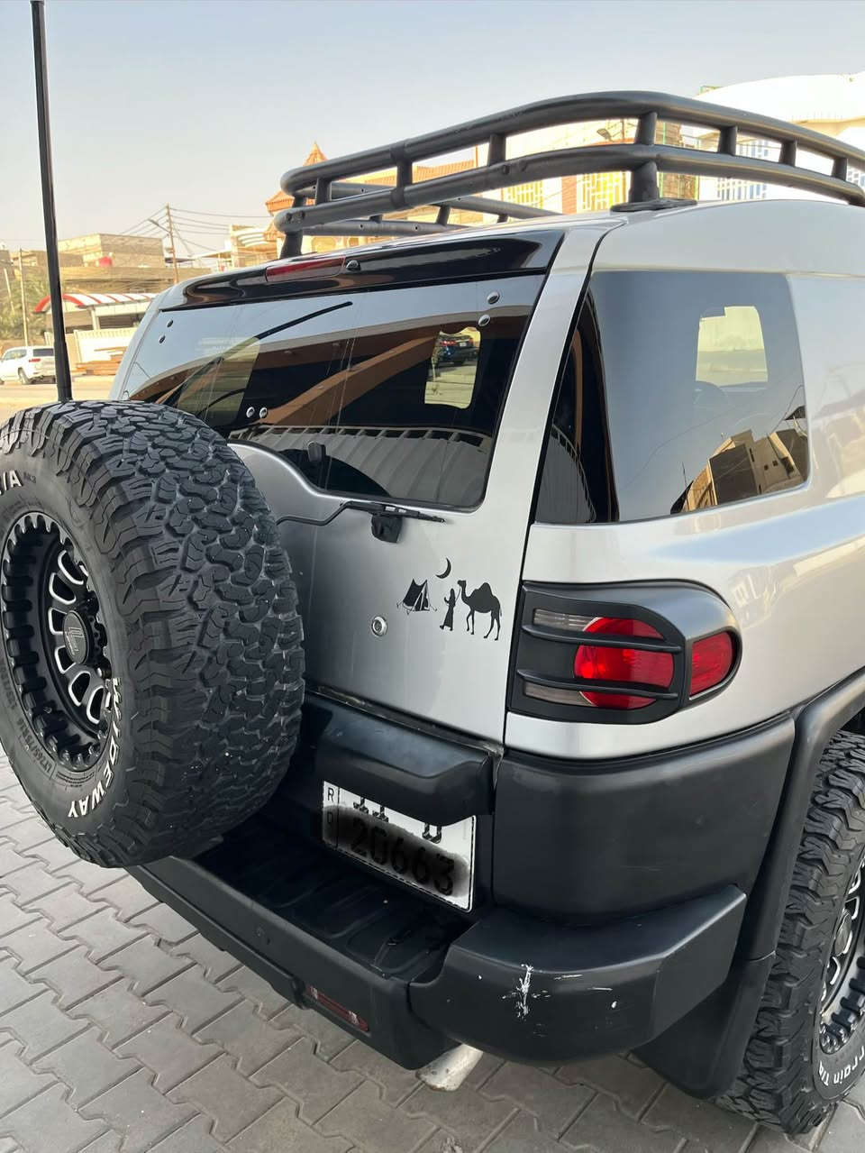 ⸻

🚙 تويوتا FJ كروزر 2007 – وارد أمريكي
للبيع سيارة نظيفة نظافة الوكالة، استعمال شخصي ومهتم بيها من الألف للياء.

🔹 المواصفات:
 • قير أوتماتيك
 • الحالة: ممتازة جدًا – ما ناقصها أي شي
 • المكينة + القير كفالة فحص تراي وين ما تريد

🔹 الإضافات:
 • ويل LENSO عدد 5
 • Switch Panel مربوط على كل الإضاءة
 • شاشة سفاري CarPlay
 • كاميرا تسجيل حوادث 4K أمامية وخلفية
 • بروجكترات عدد 4
(9 إنج + 7 إنج) مع قواعد بروجكتر
 • أريل مع قاعدة خلفية
 • استيرن رياضي تحكم شغال
 • تايرات BFGoodrich جديدة ما صار كم شهر من شادهم

🔹 الهيكل والداخلية:
 • البدي مكفول من المعجون والضرب والقص
 • صبغ حزام تجميلي فقط
 • داخلية السيارة نظيفة جدًا (حالوب بالقُمّارة)

🔹 التسجيل:
 • رقم وسنوية جديد
 • هزة جديدة
 • السيارة باسمي
 • رقم بغداد / مشروع وطني

📌 السيارة ما تصرف عليها دينار
كلشي بيها نظيف وجديد وجاهزة للاستخدام بدون أي مصروف.

💰 السعر المطلوب: 163 ورقة (مجال بسيط ) 

مكاني بالبصرة : *********** البصرة, العراق
