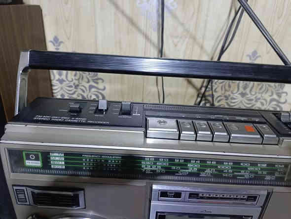 للبيع 
مسجل راديو 
ناشيونال بانسونك(RX.5230)
إستيراد مؤسسه ثمانينات.. راديو 4 موجات مع ال fm.. جدا نظيف بلاد وضع شركه شغال وبحاله ممتازه خالي من التصليح نهائيا.. للاستفسار 
(***********) متواجد واتساب ماسنجر.. يوجد توصيل 
((السعر مراسله الصفحه))
