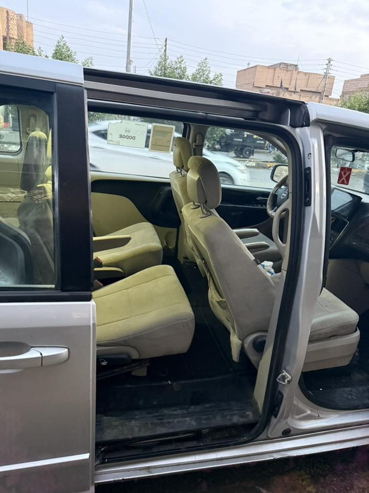 السلام عليكم دوج كرفان  2011 السياره كير ومحرك بشرط سعر السياره كلش مناسب جوه السوك السونار مرفق الستفسار *********** بيع مستعجل
