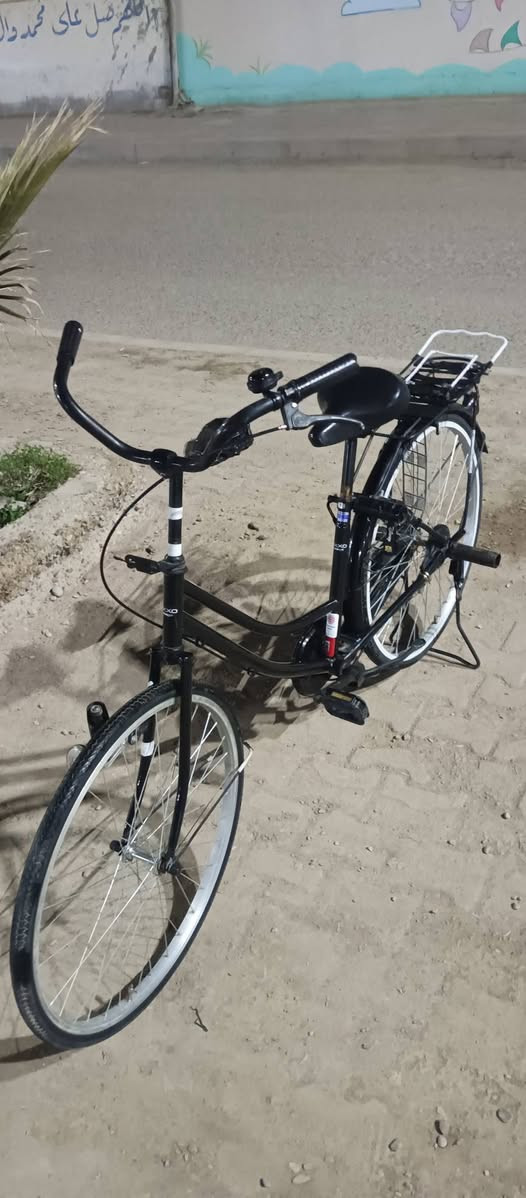 السلام عليكم
باسكل 26 نضيف 98 ٪ 
المكان حي المعلمين القديم  
 رقم ***********
السعر 140 بيه مجال قليل
