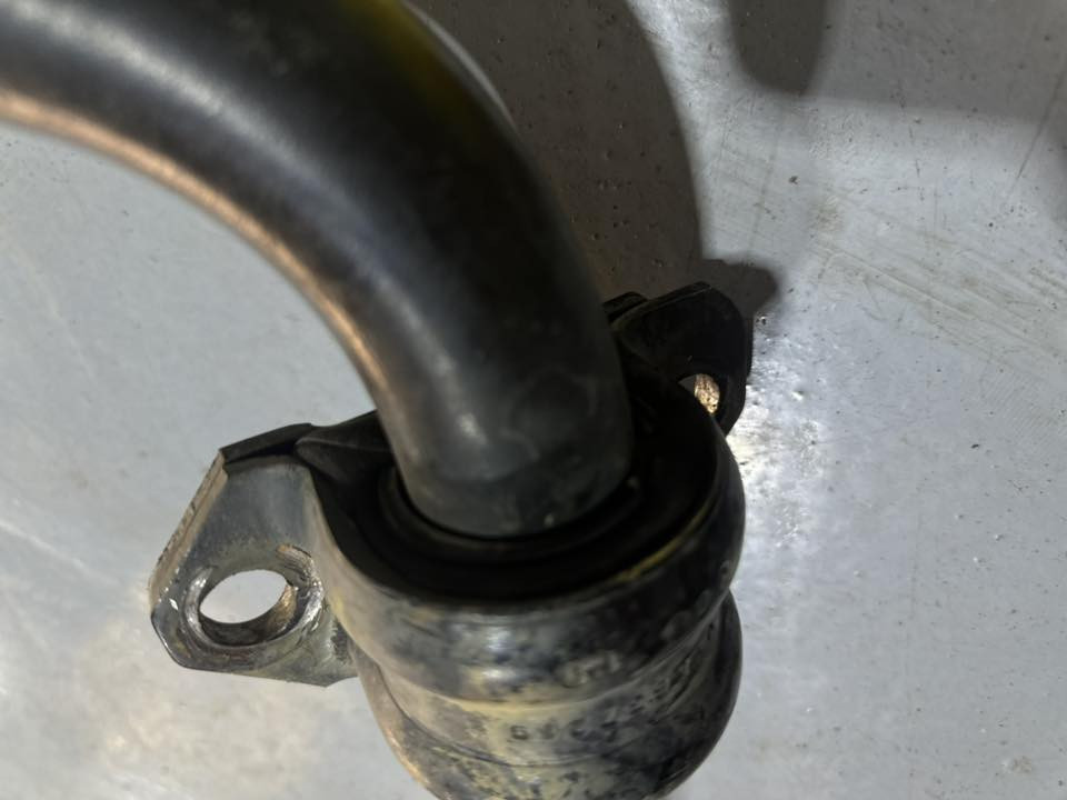 السلام عليكم اخوان
عندي رباط مال صدر امامي مال جيب للبيع 
من موديل ١٥ لحد ال٢٢ 
مثل متشوفون بالصور نظيف جداً 
واني جبتة ل سيارتي بس طلع ما يرهم للموديل مالتها .
علماً اني اشتريته ب ١٤٠ دولار الله يشهد .
وعارضه بورقة وبيه مجال .
للاتصال ***********
