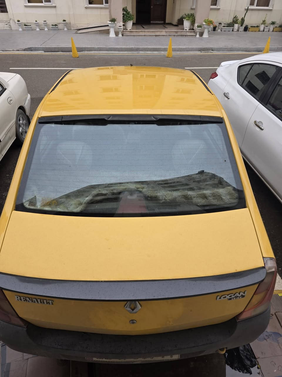 السلام عليكم 
رينو لوكان 2017 للبيع 
السيارة نضيفة وحلوة سنتر لك جام كهرباء رقم انكليزي بااسمي بغداد مكان السيارة بغداد السعر 68 وبيهة مجال ***********
