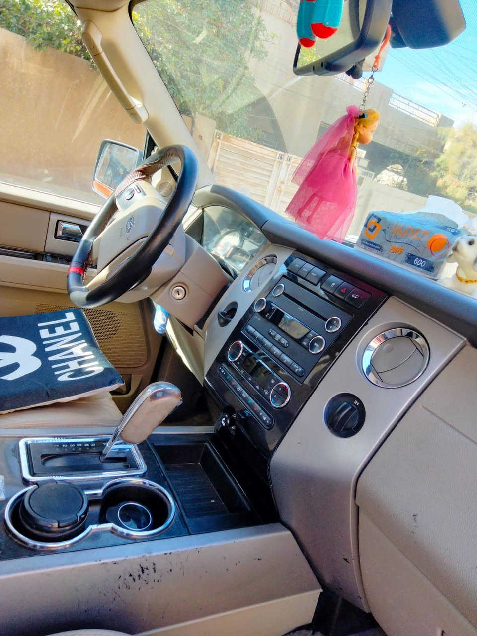 السلام عليكم (فورد اكسبديشن) فئة لمتد
موديل 2011

السيارة وكالة وكفالة من الحادث وموجود السونار 
 صبغ فقط باب الصندوق بدون حادث اثر خياس بيسط
كير محرك اكسل صدر كله مكفول 
اريد مراوس دودج (رام) 8 سلندر 

وهذا رقمي ***********
