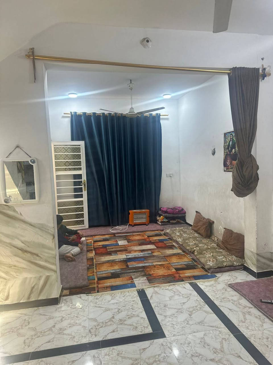 دار للبيع 50متر الاسكان العسكري 
طابقين غرفتين نوم  الواجهه 5نزال 10
للاستفسار ***********
