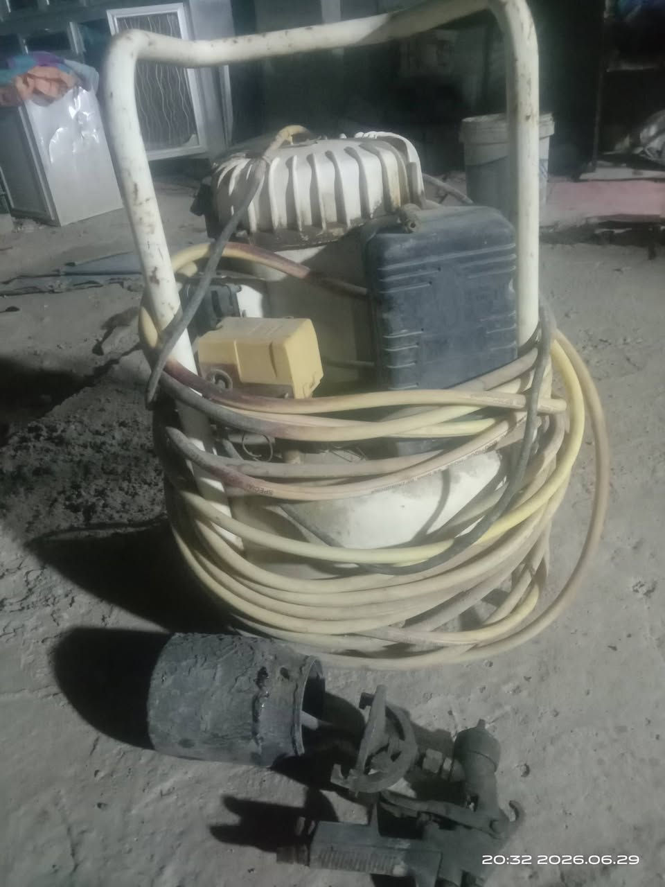 ضاغطه جاهز ه نكليز تشتغل صبغ 100الف بصره ***********
