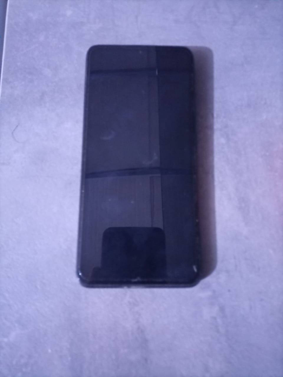 اعاده نشر بسبب وعود كاذبع موبايل بوكو f5 برو 5G  _ تخزين 512G
Poco F5 Pro 5G

مع ملحقات يجي بكارتونه مابيه اي كسر 

قبل كلشي لا تكول غالي  ابحث عن الجهاز وشف مميزاته مايجي نفسه 

تفاصيل: 

1. المعالج والأداء
يأتي بمعالج Snapdragon 8+ Gen 
المعالج قوي جدًا ويقدّم أداء ممتاز في الألعاب والتطبيقات الثقيلة. 

 12 جيجا رام + 512 جيجا تخزين

معدل تحديث 120 Hz، ما يعطي انسيابية جيدة جدًا في التمرير والألعاب. 

البطارية والشحن

سعة البطارية: ‎5160 mAh. 
شحن سلكي سريع بقوة 67 وات،

الكاميرات

كاميرا خلفية ثلاثية:
• ‎64 ميجابيكسل (الكاميرا الرئيسية) مع تثبيت بصري (OIS). 
• ‎8 ميجابيكسل للزاوية الواسعة (ultra-wide). 
• ‎2 ميجابيكسل ماكرو. 

الكاميرا الأمامية: ‎16 ميجابيكسل. 
الفيديو: يمكن تصوير حتى 8K بدقة 24fps من الكاميرا الخلفية. 

الاتصال والشبكة

يدعم 5G (شريحتين) — اتصال سريع جدًا. 
بلوتوث 5.3. 
واي-فاي: يدعم Wi-Fi 6. 
يدعم NFC. 

مزايا إضافية
تبريد جيد لمساعدة الأداء القوي.

🟠الموبايل نظيف مابي اي كسر او شخط

🔴رايده ب 330 الف

العنوان البصره قضاء ابي الخصيب


**إذا كنت صاحب هذا الإعلان وتريد حذفه لأي سبب، رجاءا أرسل رسالة إلى الدعم الفني**