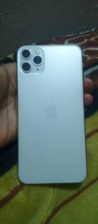 ايفون ١١ برو ماكس ذاكره ٥١٢ + بطاريه ١٠٠ وشاشه مبدله ٣ خيارت فيس ايدي ...