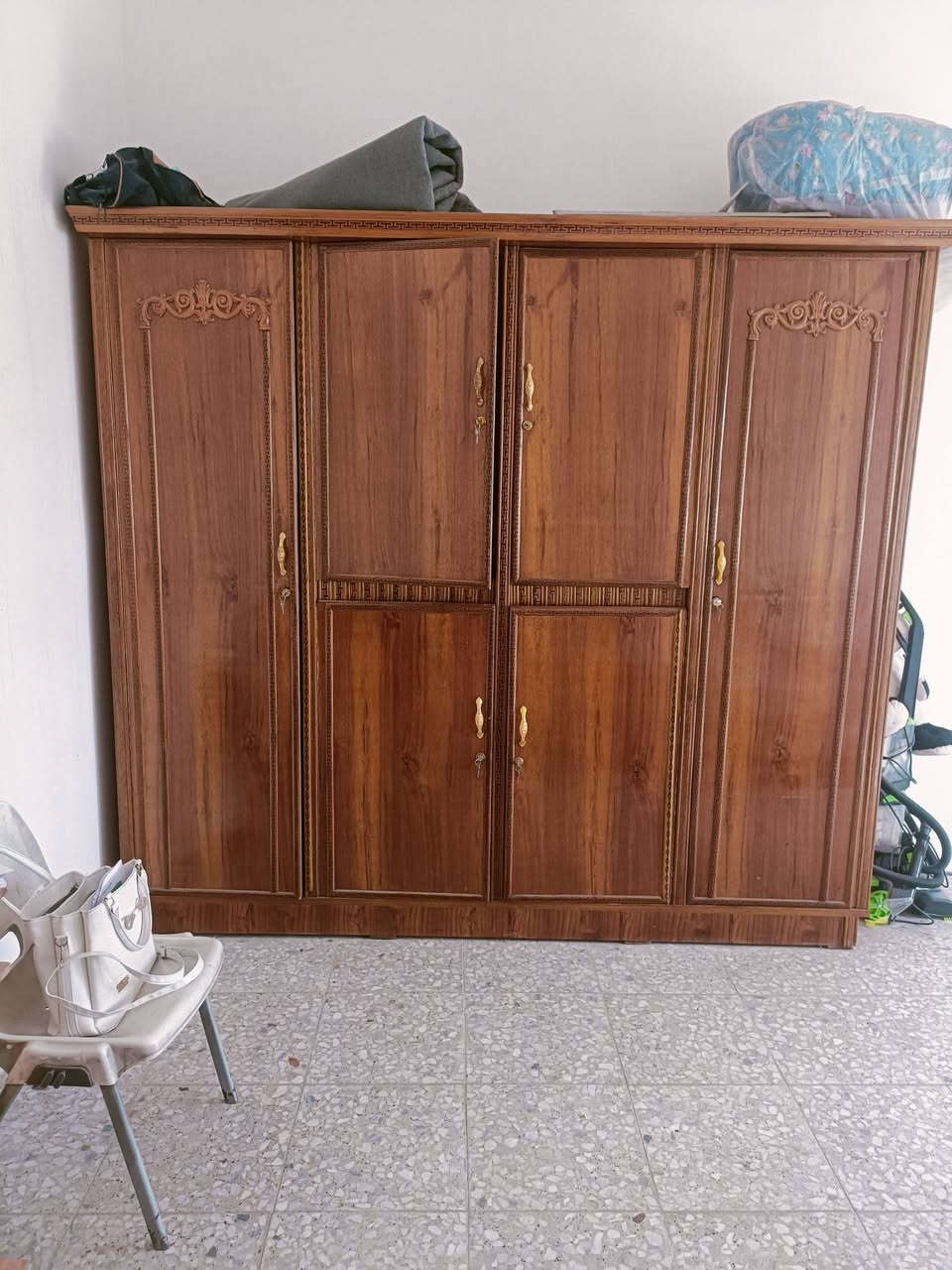 السلام عليكم لل بيع اثاث بيت كله نضيف مكاني البلديات
رقمي *********** كلمن وسعره
