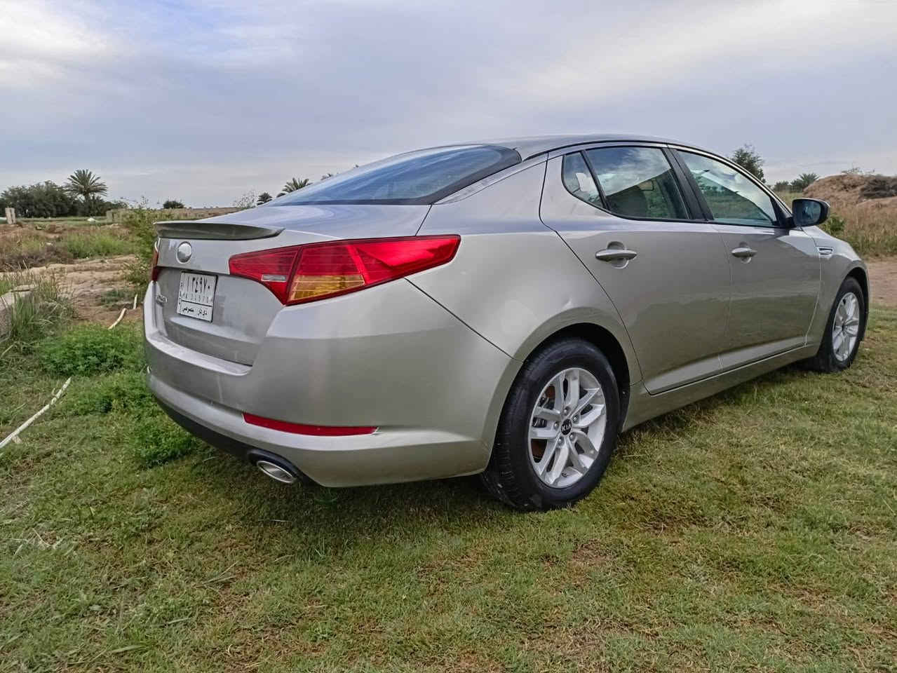 السلام عليكم 
كيا اوبتيما 2013 خليجي 
السياره مكفوله ضربه وتبديل وفتح وبارد وخياس كفاله عامه     مواصفات كلش حلوه شاشه كبيره وكامره دواره حساسات خلفيه شفتات استيرن ويل كب عدد خمسه تبريد قطعتين داخل عسلي تحكم استيرن جهتين السياره جديده جداً بوضع الشركه كير محرك تبريد حداديه تخم تاير باتري كله جديد وشرط الفحص  للاستفسار*********** مكاني الشطره
