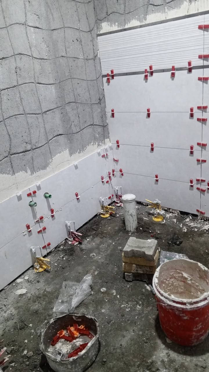 السلام عليكم خلفه سيراميك متفرغ
شغل بما يرضي الله وهاذ نموضج من عملي
وشتغل جميع انواع البورسلين ولمرمر ولكرانيت بايات درج بانواعه اللمسات الاخيره تكون بحترافيه دقيقه
***********وهاذ رقمي وتساب
