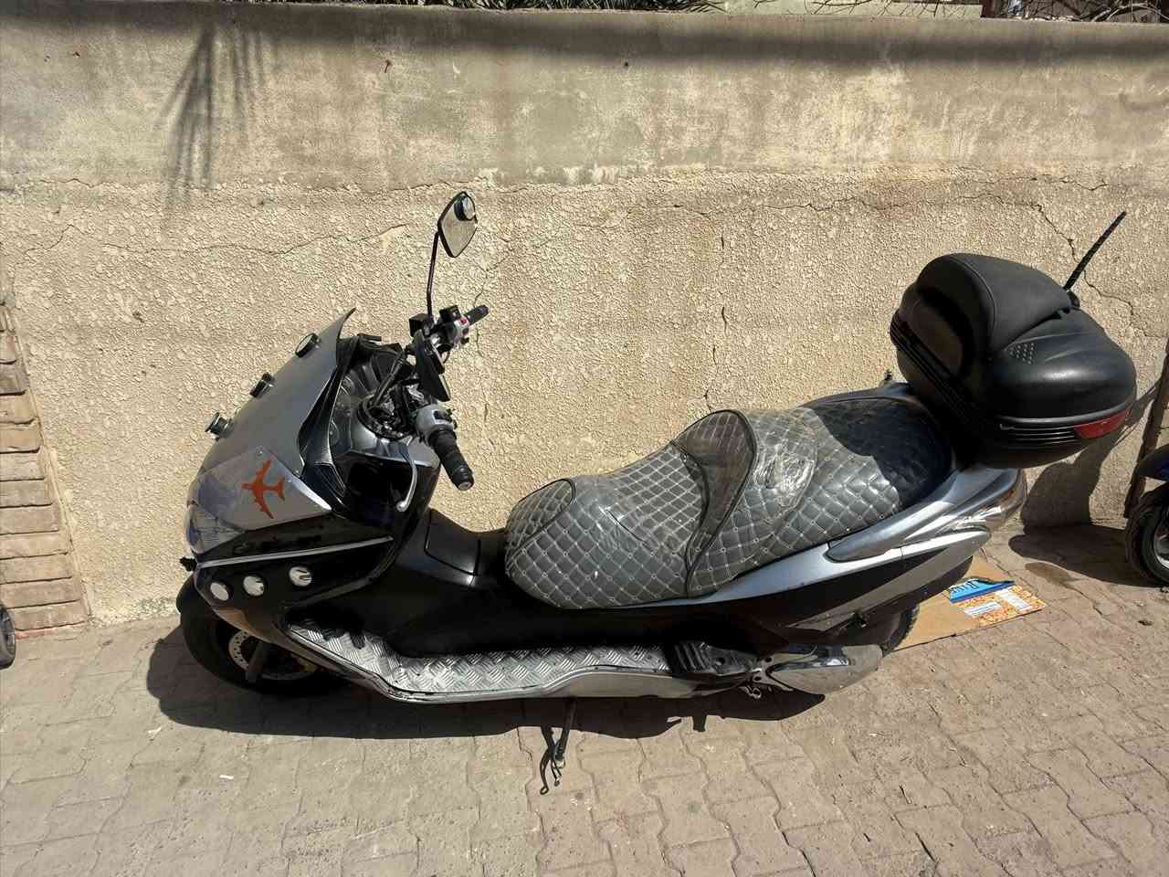 سلام عليكم
دراجة فورزة
0'9
نگره سلف مكينه شرط 
لايت وبگ لايت كرستال 
گزوز رياضي 
دراجه كامله ما بيه نقص 
ولشراي يتصل سعر مناسب  
***********
***********
