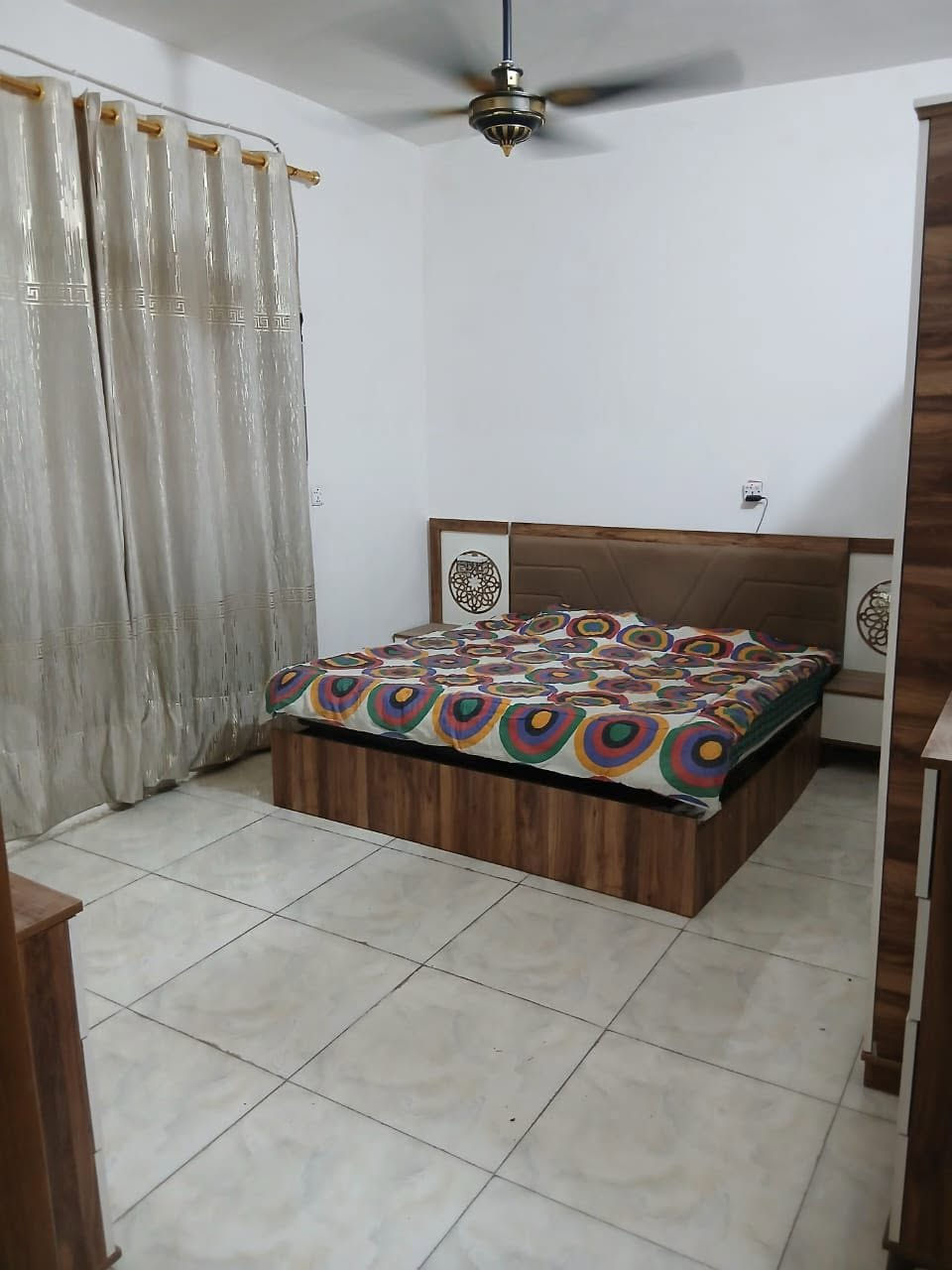 السلام عليكم 

بيت للبيع مساحة 100 الواجهة 5 النزال 20 بناء 

سنة 2022 الطابق الأول أستقبال +صالة + حمام + غرفة نوم 

الطابق الثاني غرف كبيرة عدد 2 +صالة 

 العنوان : البلديات شارع الحشد  3الأف 

السعر 340 مليون 

للأستفسار ***********
