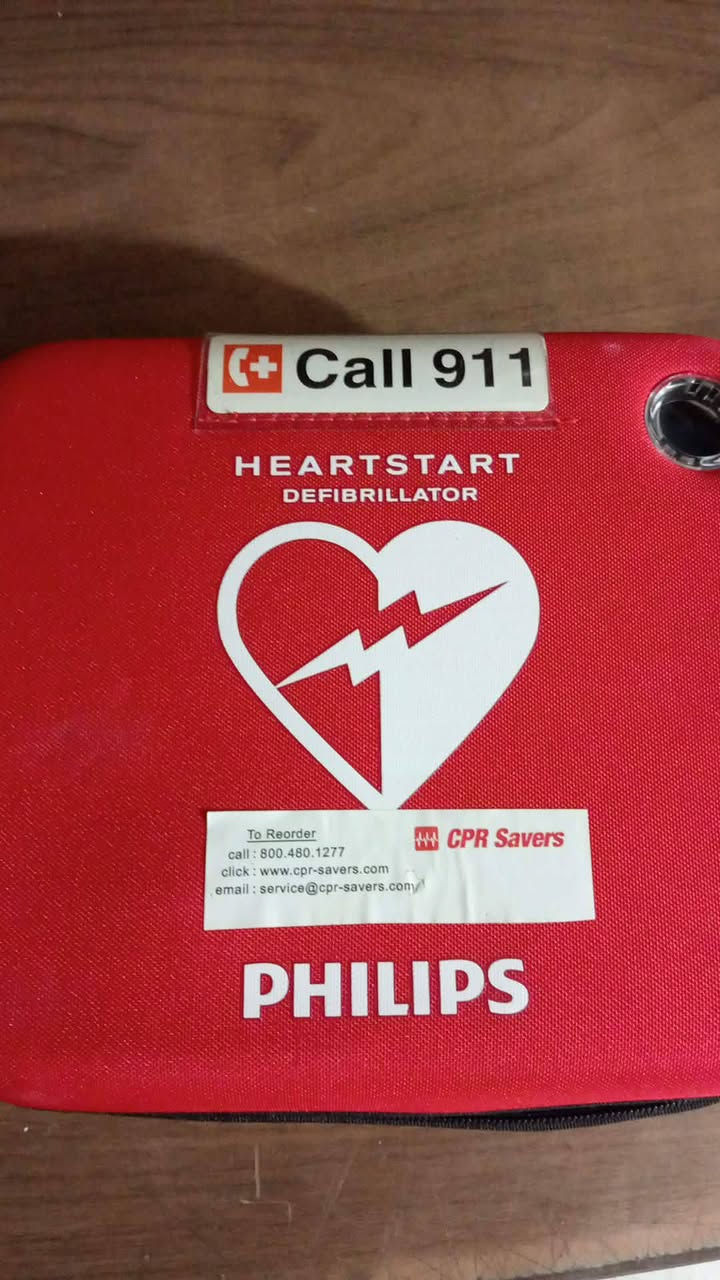 للبيع 
جهاز صدمات قلبية AED Philips HeartStart
السعر: 1,250,000 دينار  وبي مجال 
الحالة: بدون بطارية 
المكان: بغداد الزعفرانية 
للتواصل: ***********
