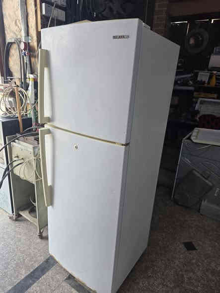 السلام عليكم ثلاجه بخاريه سامسونك وظع شركه شحن غاز فقط شرط النظافه والضمان  سعر ٢٥٠ الف
***********
