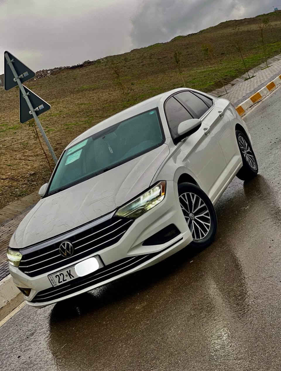 Volkswagen Jetta 2019 S
گێر ئۆتۆماتیک
گێر و مەکینەی بە شەرت نەکراوە
کامیرا و رادار و تحدیدسورحە و ئۆتۆ ستارت ستۆپ
برێک بەسمە 
پێش و دواوەی کەپسە
هەر چوار لایتی بیلاد شریکەیە
رادێتەر و حەماوەی بە شەرته 
ئیرباگ شەریکەیە نەتەقیە 
يةك پارچەی بۆیاخە بۆنیت بێ ژۆرێ بێ ئیرباگ
هەندەک نوقتە تەزرەی زۆر کەمی هەیە بێ دیار بون
نرخی 125 مەجالەکی زۆر کەم
تکایە موشتەری تێل بکە جوابی نامە نادرێتەوە
ژمارە مۆبایل *********** أربيل, العراق
