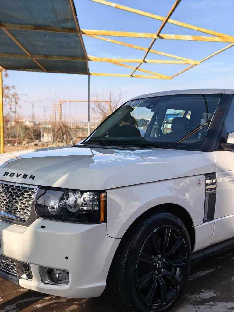 Rang Rover voge 2010
ڕەقەم سلێمانی 
زۆر زۆر پاک و جوانە
هەموو گیانی وەک خۆی ماوەتەوە 
بێ خەلەل و بێ کێشە  
سلاید فول  
مەکینەی V8 _ بێ _سووپەر
یەک پەلەی بچوک  بۆیاخی هەیە 
مەکینەی تازە تەشفیت کراوە
180 هەزار کیلۆمەتر ڕۆیشتوە
بۆ نرخ پەیوندەی بکەن یان نامە بنێرن 
***********
*********** شمشمل, السليمانية
