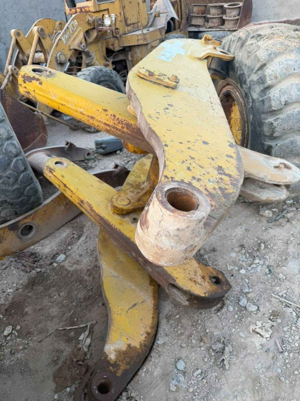 سلام عليكم غراض 85زت موديل 86 صينيه فريم اكسنات جكات ستيرن كنديسرات كاردنات مكان بغداد ......  ***********
