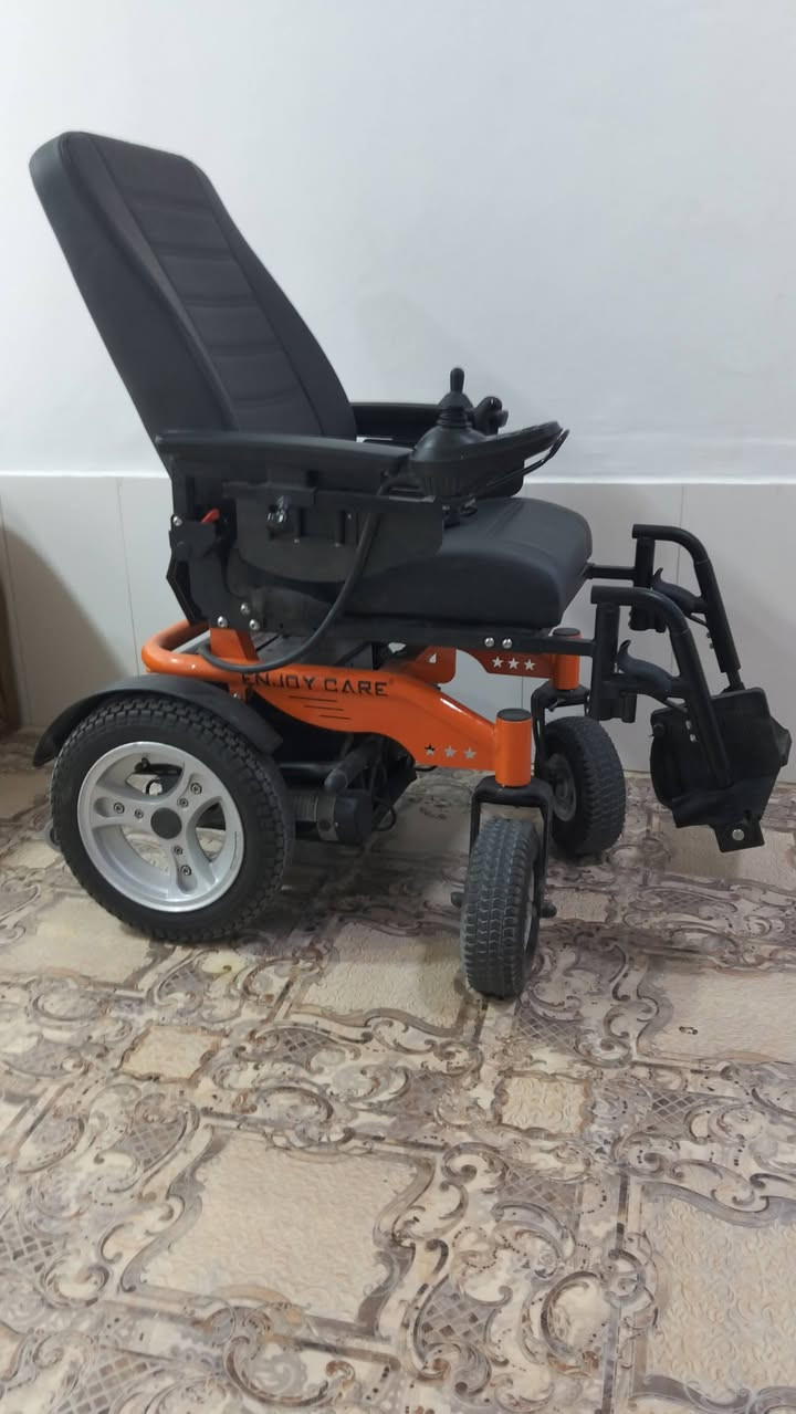 سلام عليكم عندي كرسي شحن مستخدم اخو جديد خذيته مستخدم ماصارلي 4 تيام من شتريته سعره 750 وبي مجال 
قليل عنواني بصره شط العرب اي ستفسار على خاص


**إذا كنت صاحب هذا الإعلان وتريد حذفه لأي سبب، رجاءا أرسل رسالة إلى الدعم الفني**