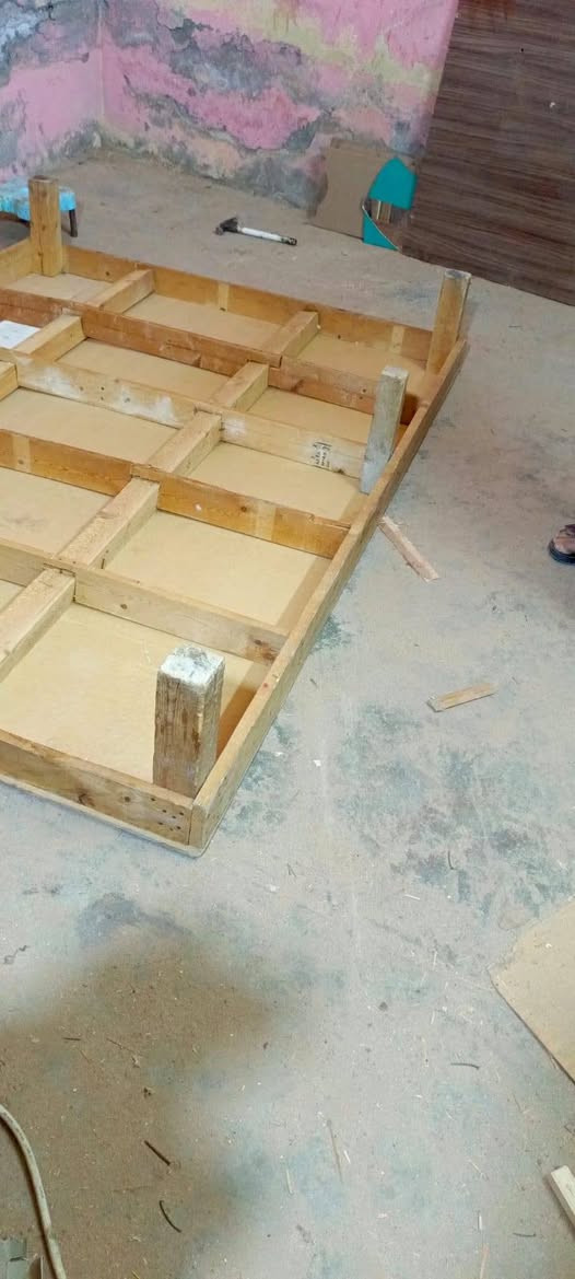 تخته نفرين نظيفه وثقيله تفصال خمسه ميل خلف ساحة الصلاة قرب مدرسة بور سعيد السعر ٦٥.
***********
