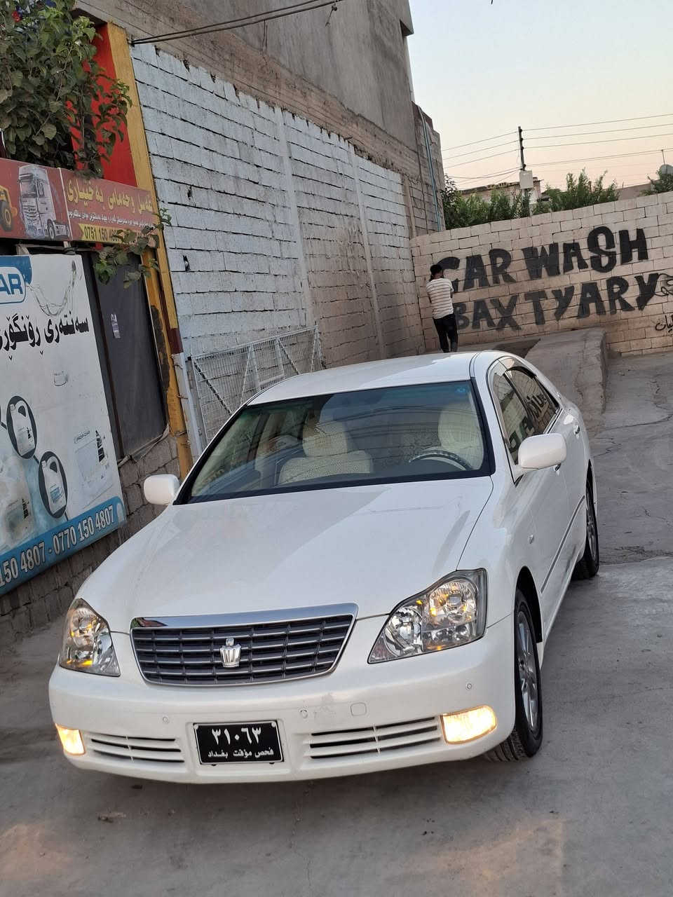 سه ره تا به ناوى خودا
شا هينه ساخ ساخ ٢٠٠٧ 
بجوك به كه وره ساج مه له كى ئا لتونى با زار 
ناو زه رد 
٣ دووكمه به رده كا ميرا حاسه 
به ك لايت ليزه ر 
تايه ويل نه وتى بيلاد 
سه يا ره كه مالانه هى مه عره ز نييه ئه وه ى تو بليت مه سره ف كراوه زور توندو توله بى ته قه و ره قه هه تا بلى جوانو ريكو بيكه بو مه سره ف مه كه رى له و سه ياره ته بريد سارد كه رم به شه رت ده عمو ليدراوى به شه رت سه قفى شوشه يى 
بيويست به وه سف نا كات خوى ئه دويت سونه ريم دا نا وه 
سعرى ٨٠ كه لاو كه ميك مه جال موشته ريت ته له فون بكه 
له سه يد سا دقم 
***********
***********
