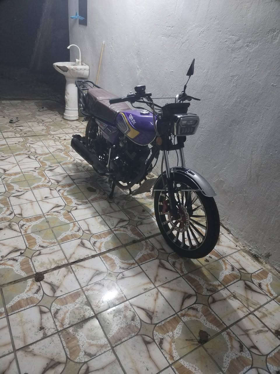 سيفان ٢٥ اوراق اصولي مو سكنر  مكفوله  نقصه اشاير سعر ٧٥٠ وبي مجال بصيط او مروس بتايكر ٢٥ مكان جبله *********** ا
