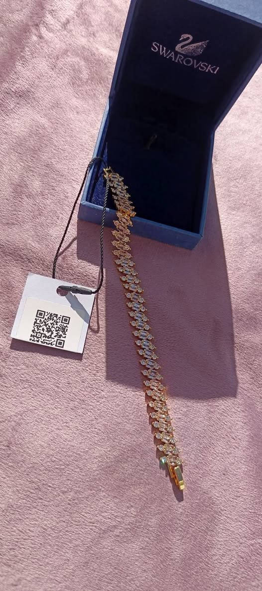 قطع من ماركات مختلفه كارتير سوارفسكي وموزنايت كل القطع يجي وياها كارت والموزنايت مختوم 925


**إذا كنت صاحب هذا الإعلان وتريد حذفه لأي سبب، رجاءا أرسل رسالة إلى الدعم الفني**