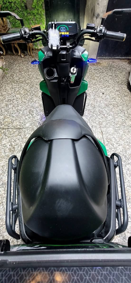 السلام عليكم...دراجه اباتشي الشكل الحديث ..جبلي ...الملف...3000w...
السرعه ..120k...عدد البطاريات 6 مسطره ...الدراجه مستخدمه لاكن وضع وكاله ...تمشيك بل شحنه الواحده اكثر من 70 كيلو...بلوتوث...تشغيل بصمه..سويج...كارت..تشغيل عن بعد وجهاز مانع سرقه...لدات أماميه خلفيه واسفل الدراجه...عدد التحويلات..1..2..3..4..R...مكاني بغداد الشعب قرب محكمة الشعب الجديده على الشارع العام..السعر (مليون و50) قفل ...الشراي يتصل..***********...واتساب موجود....

