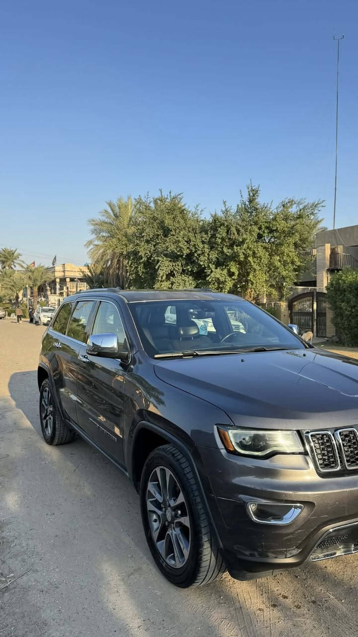 السلام عليكم
جيب كراند شيروكي لمتد 2018 
فول مواصفات 
بانوراما 
كشنات جلد 
شاشة كبيرة 
تبريد و تدفئة كشنات
حادثها بالصور و بالعراق بيها حادث دعامية و جاملغ الايسر 
الايرباكات راجعة سستم 
مكينة و كير كفالة 

ماشية 78 الف مايل 
مكانها شارع فلسطين 
السعر 195 و بيه مجال 
للاستفسار ***********
