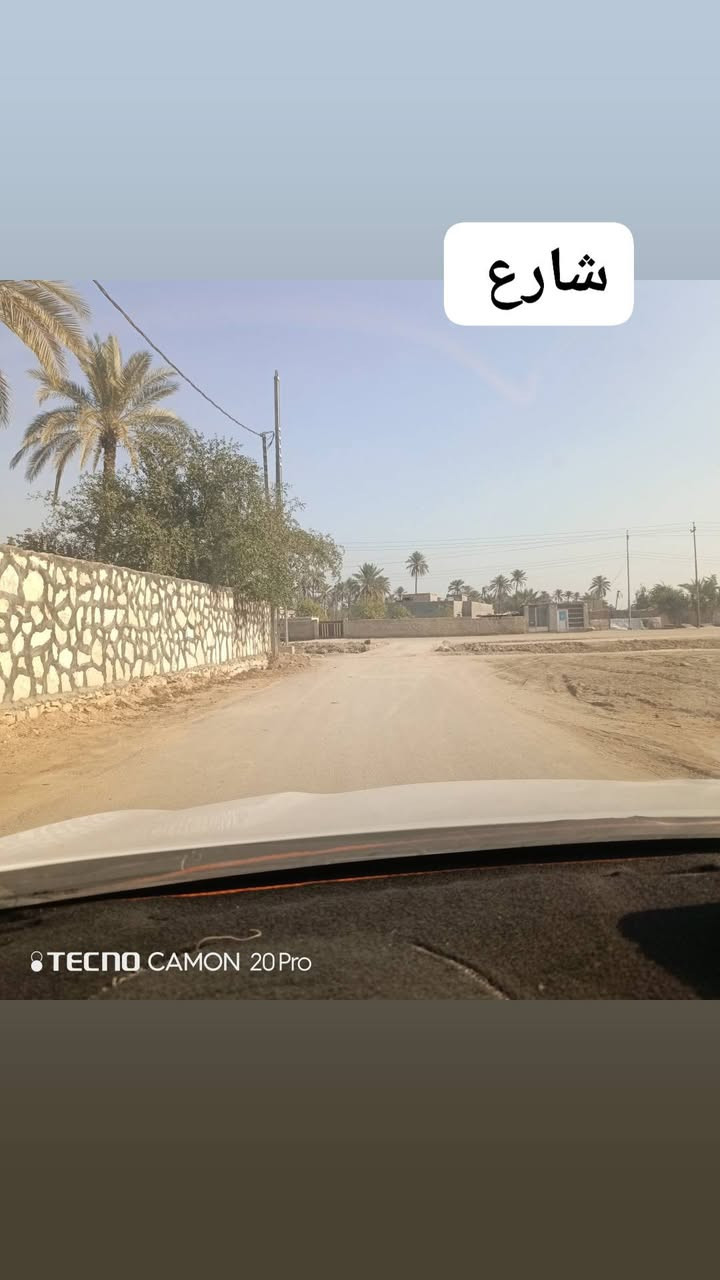 السلام عليكم قطعه ارض للبيع مساحتها 1700متر سند زراعي 25 قطعه مدفونه وكامله كهرباء طوارئ تحويل مباشر  شارع عريض 8متر  عنوانه كربلاء طوريج الخيرات أبو رويه لاستفسار ***********
