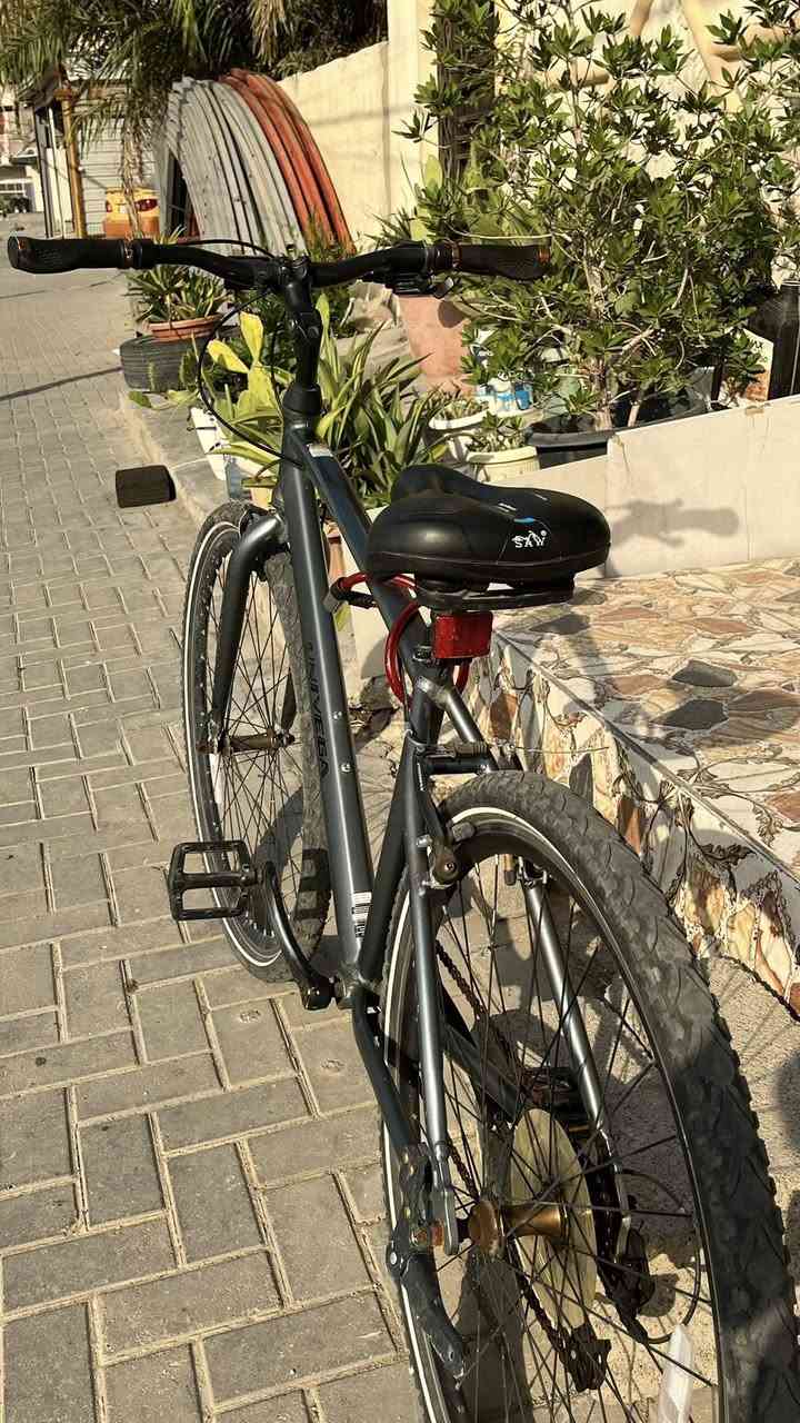 سلام عليكم يايسكل ماركه uniga c700 نوعيه راقيه  نضيف ٪؜٨٥ ما مبدل بي اي شي
قير خلفي ٧نمرات 

بلاديه مال شركه

أنطيك ويا سرج هديه والسرج البلادي

تايرات كلشي ما بيهه ولا مبدلات 

يتحمل وزن ١٢٠كيلو

طبعا سعره بالموقع ب ٦٠٠دولار
اني اخدته ب٢٥٠

راح أبيع ب٢٠٠ وبي مجال للشرايه 
مكاني بغداد حي الجهاد 
للتواصل ***********واتساب
