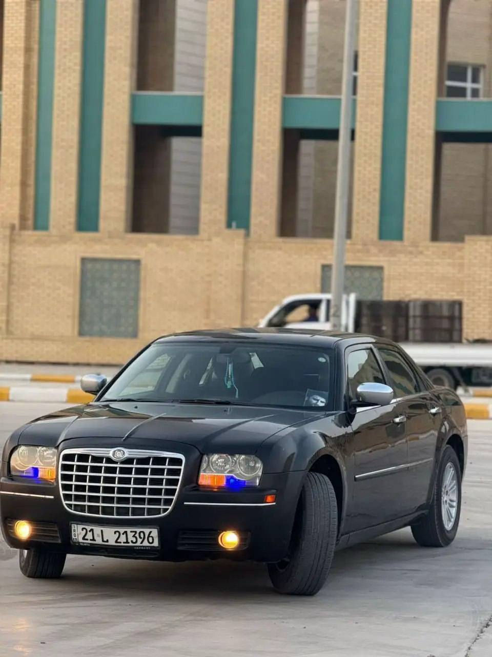 السلام عليكم ورحمة الله 
أوياما موديل ١٠ للبيع 
بيها البنيد مرشوش صبغ مع رشة صغيرة بالجاملغ السيارة تعبان عليها
تخم تاير حدادية جديدة اي نقص مابيها رقم سليمانية باسمي 
مكان السيارة  كوت
***********
