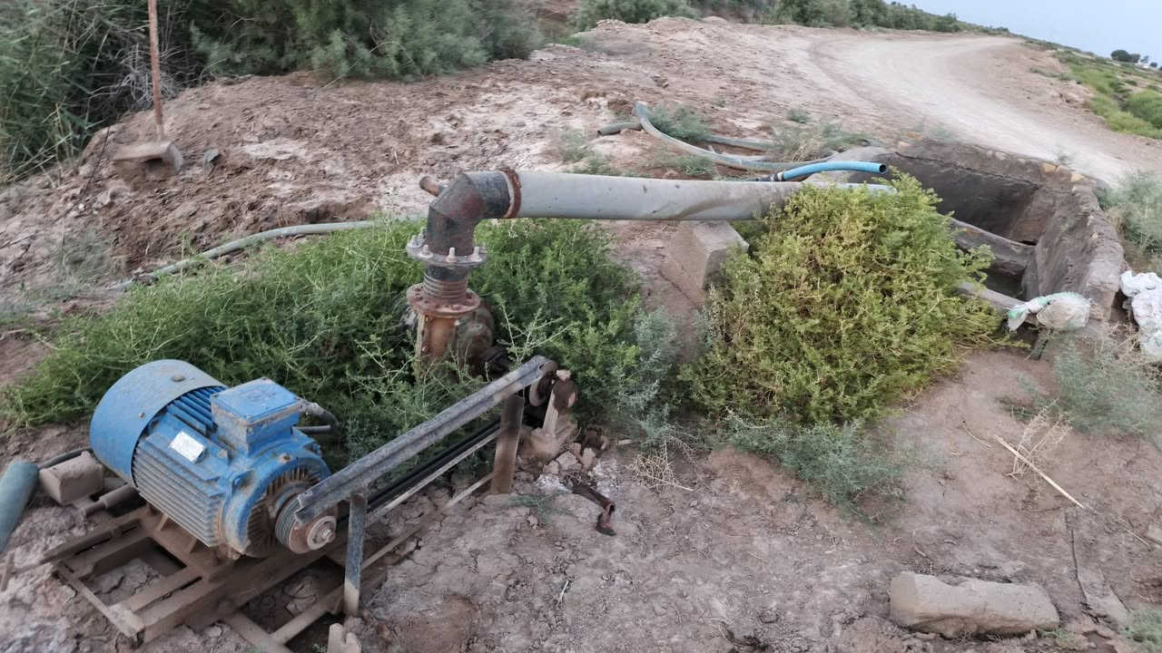 سلام عليكم أرض زراعية للبيع مساحة 200 دونم + بيت كامل مساحة 300  سندويج +بيت ثاني 150متر عگاده مع حقل كامله ماي +كهرباء +موطور جهاز+كاروبه بدواته كامله تبعد عن الشط كيلو فقط سعر 225 مليون مكان العمارة قضاء الميمونة  تواصل خاص او ***********
