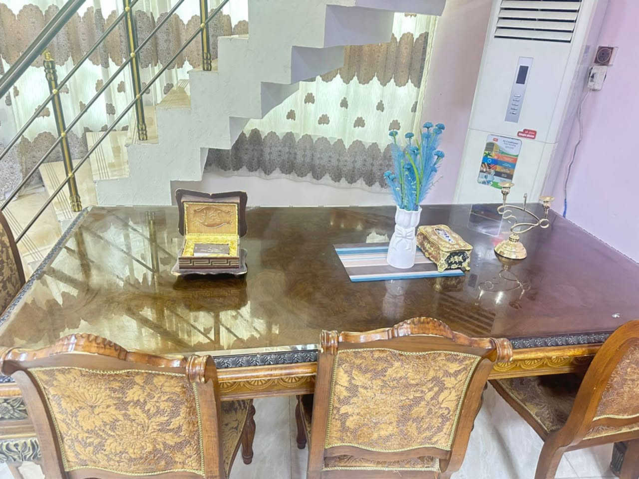 ميزطعام للبيع كبير السعر ٤٥٠ بي مجال خشب زان وفوق جام ٨كراسي
عنوان البصره الموفقيه  شارع سنتر، النخله


**إذا كنت صاحب هذا الإعلان وتريد حذفه لأي سبب، رجاءا أرسل رسالة إلى الدعم الفني**