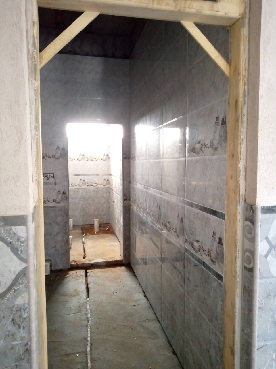 ابوجود لعمل السيراميك وتغليف المرمرعمل واجهات وارضيات وتغليف جميع الرخام  كادر متواجد
لتواصل ***********
