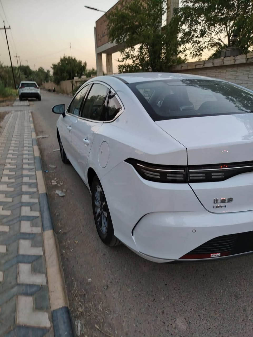 السعر 18:600مليون
🚘 BYD ديستروير5 202

المواصفات:

✅ محرك 1500 سي سي Plug-in Hybrid

ماشيه 27
مكفوله عدة بارد بسيط بل جاملغ الأمامي 

✅ إضاءة LED نهارية

✅ عدسات زينون

✅ كاميرات محيطية 360°

✅ حساسات أمامية وخلفية

✅ دخول ذكي وتشغيل بصمة

✅ شاشة دوارة تدعم Apple CarPlay وAndroid Auto (بحسب الفئة)

✅ عدادات ديجيتال

✅ تحكمات ستيرن

✅ مقاعد جلد

✅تحتوي على فتحة سقف

✅ شاحن لاسلكي

✅ تبريد أوتوماتيك

✅ رادار ونقطة عمياء (بحسب الفئة)

✅ بطارية Blade Battery باعتمادية عالية واقتصادية ممتازة في استهلاك الوقود. (legendmotorsglobal.com⁠￼)

📍 العنوان: بغداد – شهداء لبياع 

📞 للاستفسار:

***********
